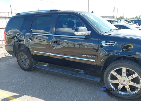 2013 Cadillac Escalade Luxury z USA, uszkodzony, nr VIN 1GYS3BEFXDR276514